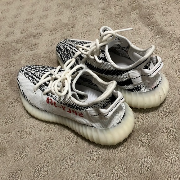 yeezy 700 zebra
